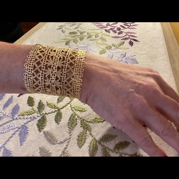 STELLA & DOT ‘Alila Lace Cuff’ Bracelet - Picture 8 of 10
